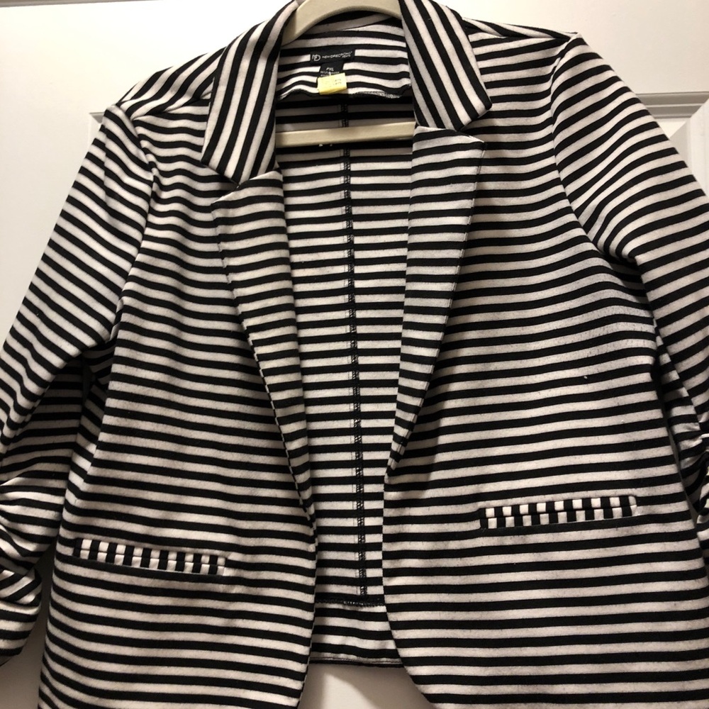 Black and white ponte blazer. XL.